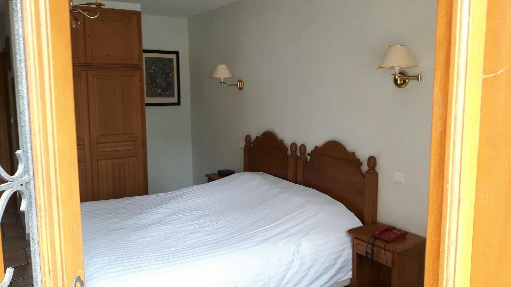Hotel Chateau De Salles 4*