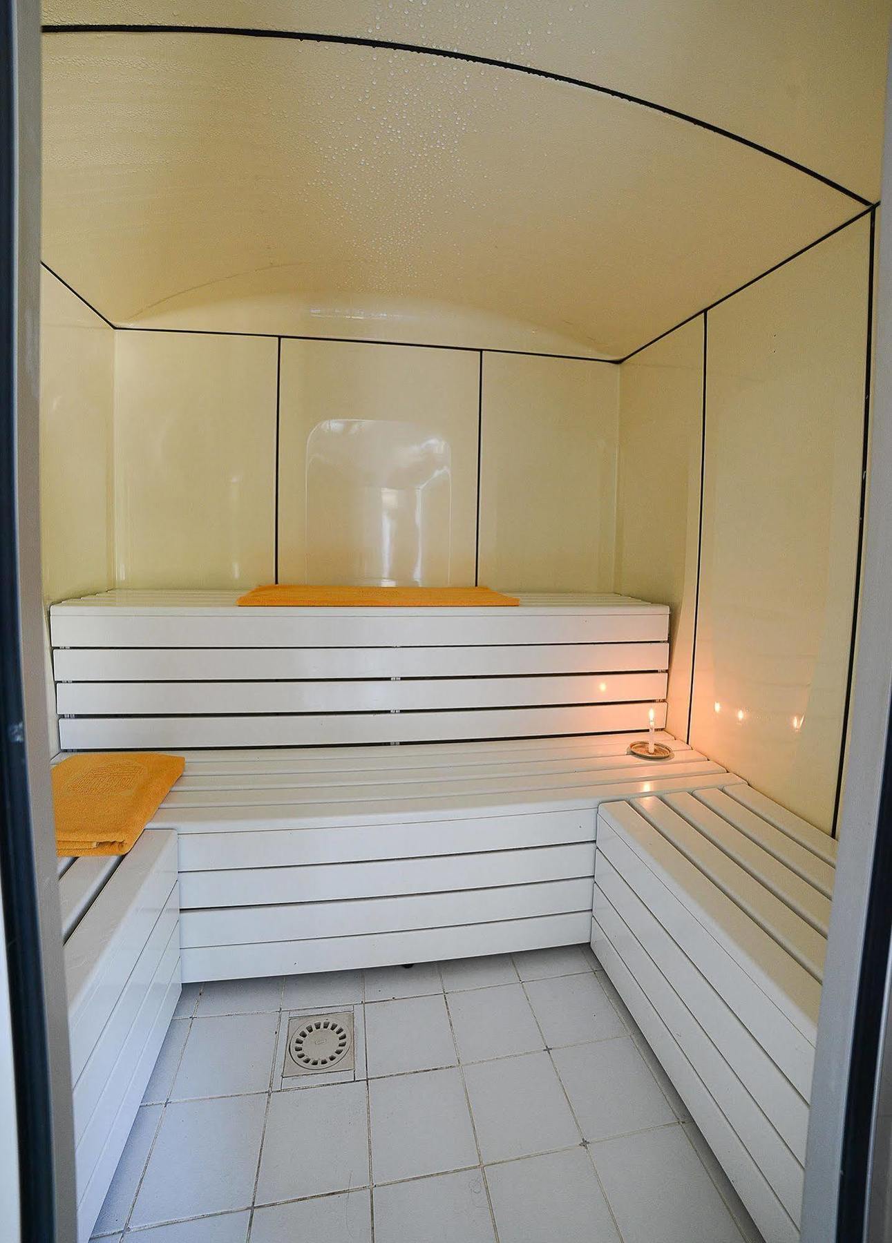 Chateau De Salles Hotel Vezac (Cantal)